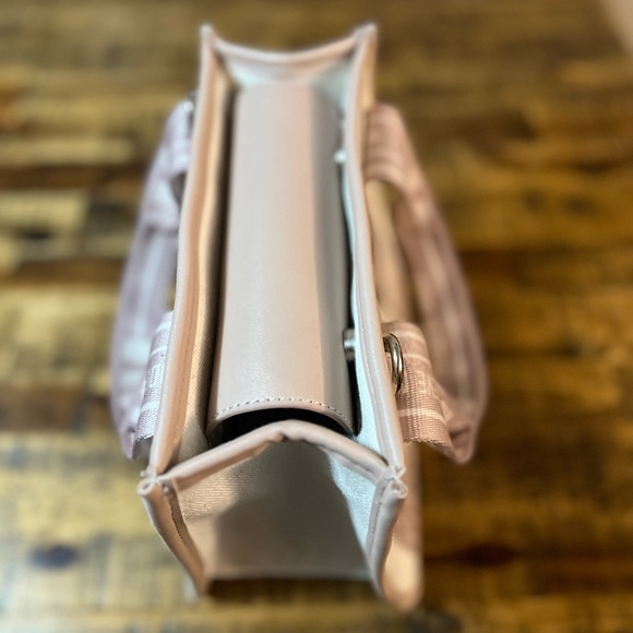 Steve Madden Tote bag with crossbody/shoulder strap. - Picture 5 of 14